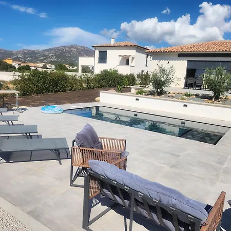 Dima - Piscine Chauffee Climatisation Barbecue Petanque *