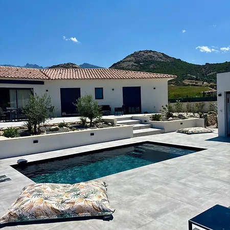 Dima - Piscine Chauffee Climatisation Barbecue Petanque *