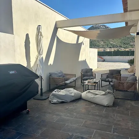 Dima - Piscine Chauffee Climatisation Barbecue Petanque *