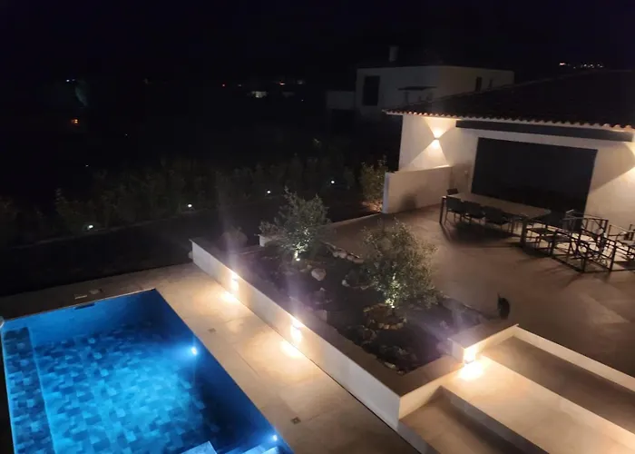 Vila Dima - Piscine Chauffee Climatisation Barbecue Petanque *