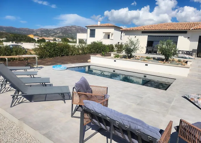 Dima - Piscine Chauffee Climatisation Barbecue Petanque *