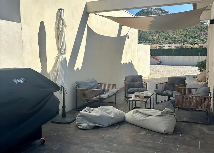 Dima - Piscine Chauffee Climatisation Barbecue Petanque *