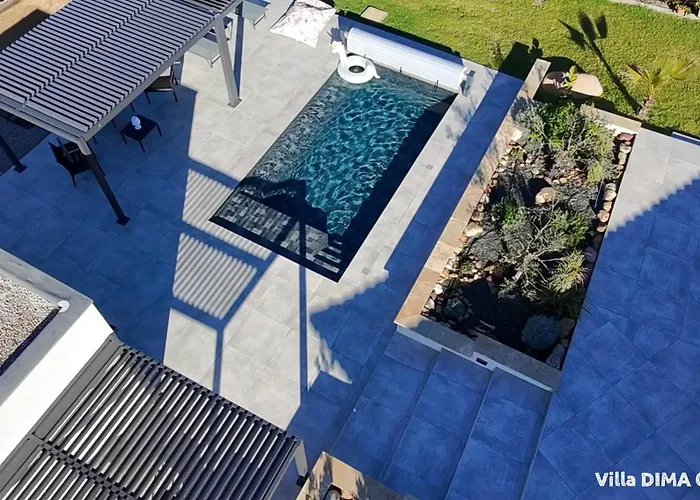 Vila Dima - Piscine Chauffee Climatisation Barbecue Petanque *